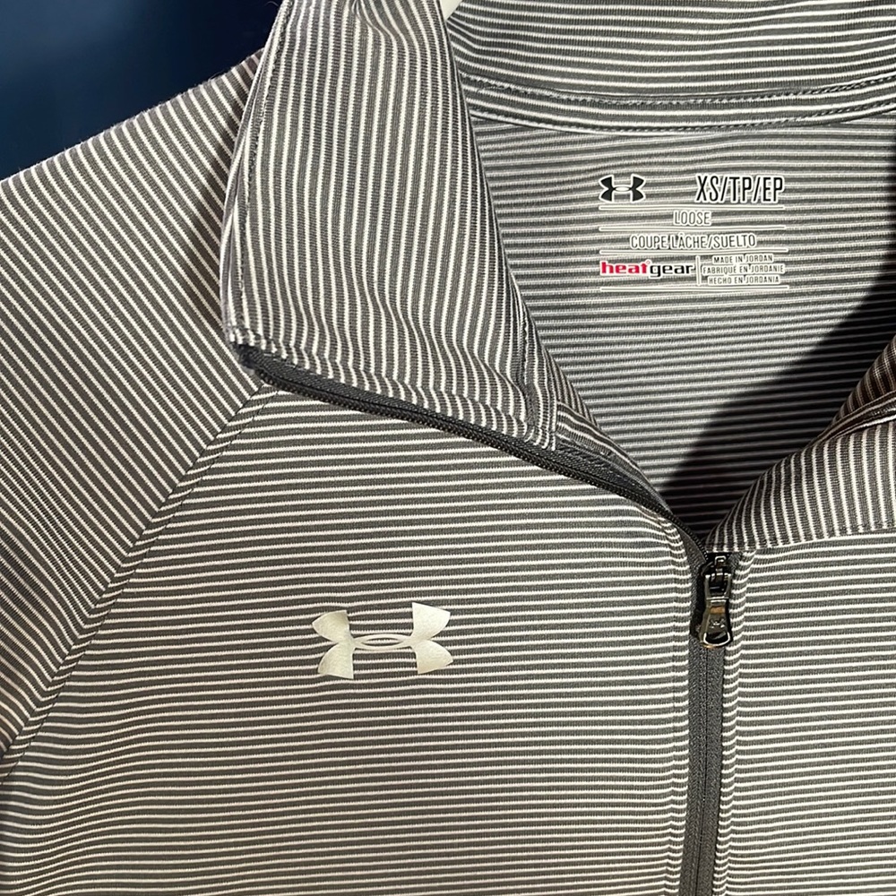 Womens Under Armour heat gear half zip sweater - size XS